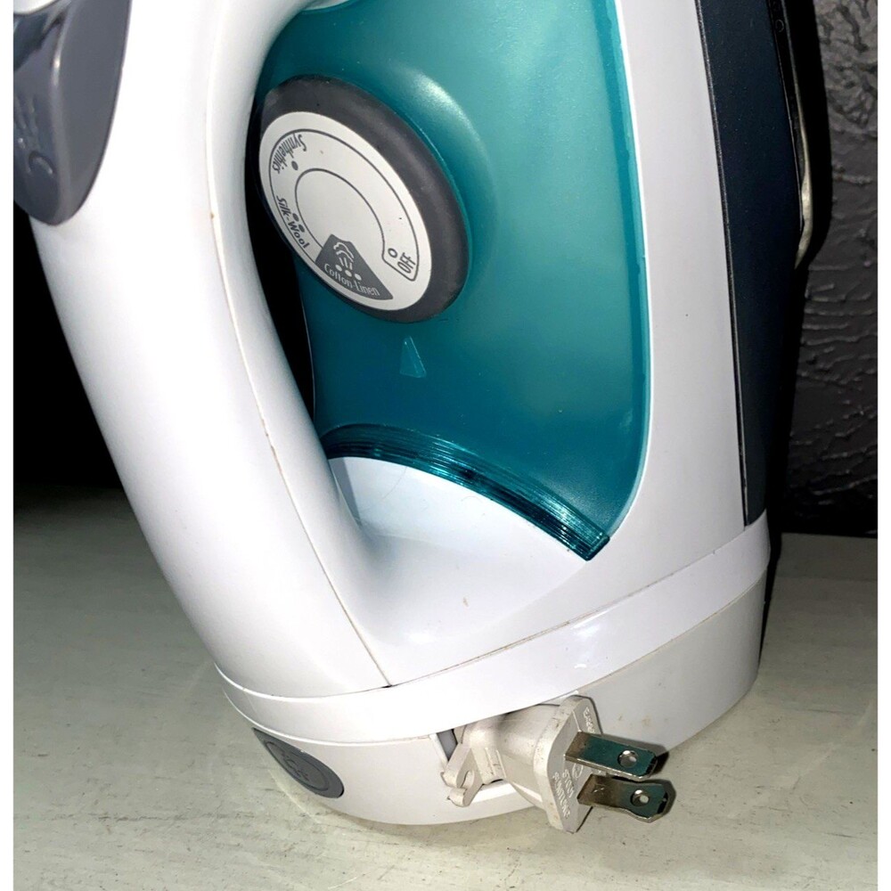 Hamilton Beach Retractable Cord Steam Iron, Stainless Steel Soleplate, 1200W - Picture 7 of 7